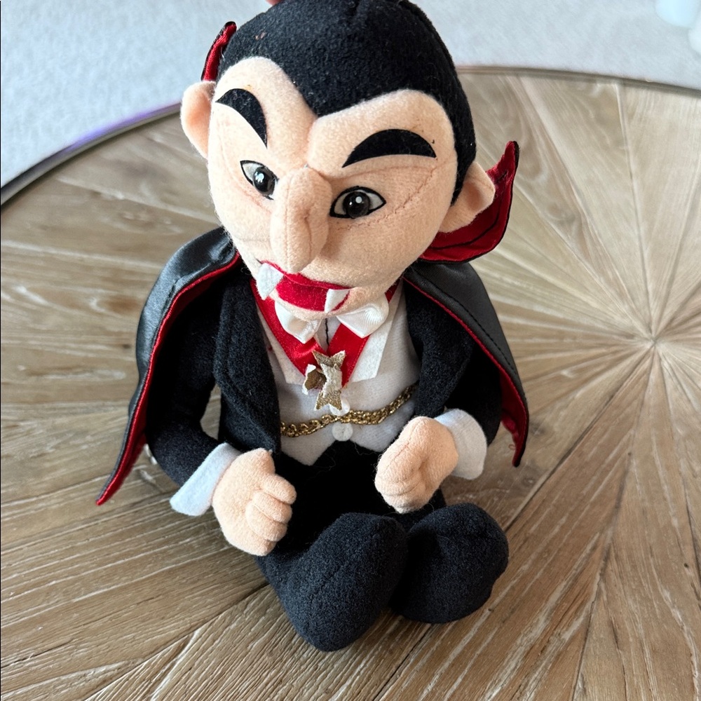 Dracula plush 9” 1999 vintage Vampire Plush Toy with Black Cape
